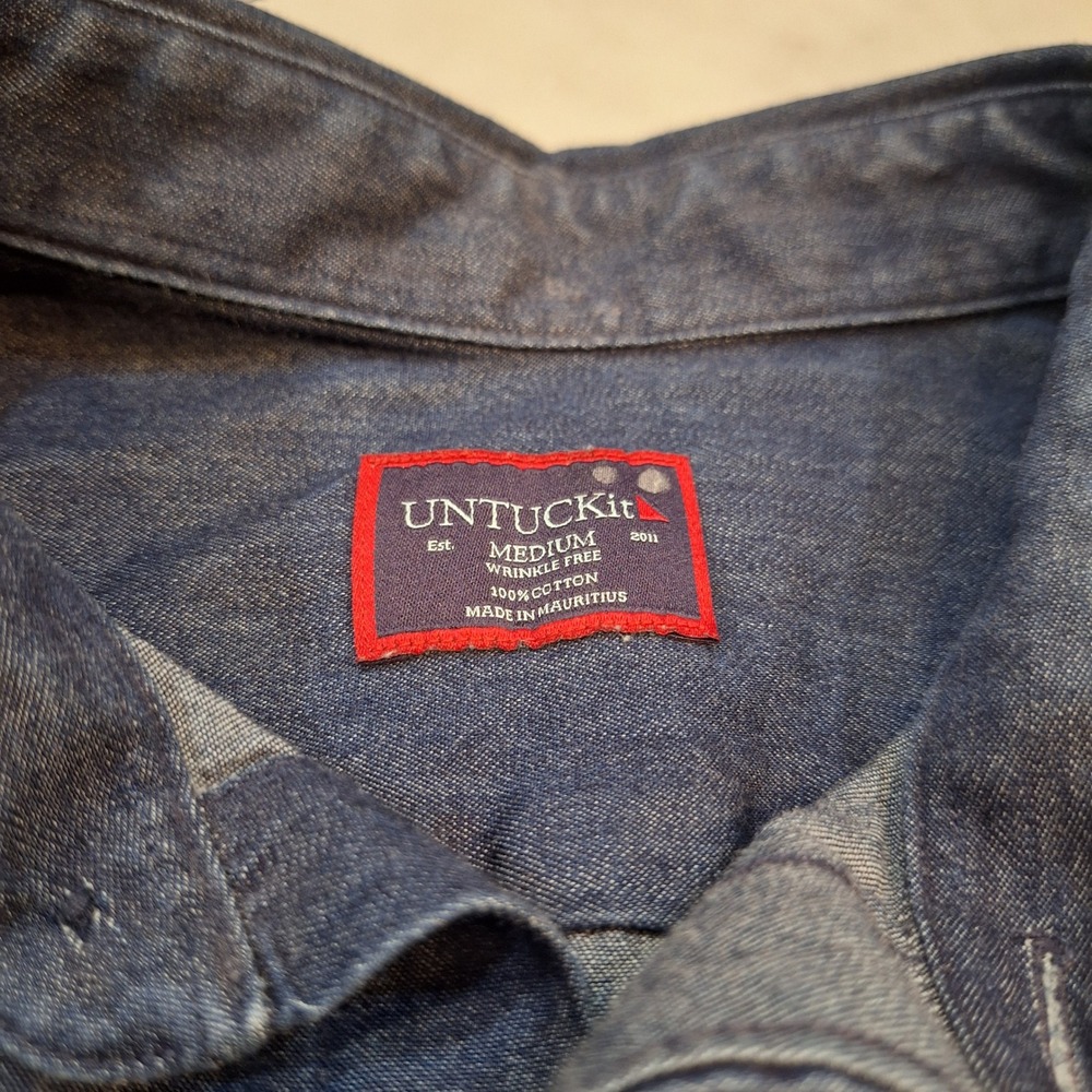 UNTUCKit Button Up Shirt Mens Med Blue Cinzano WF Wrinkle Free Regular Fit Denim - Picture 2 of 7